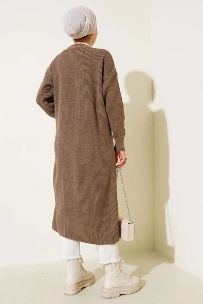 Düğmeli Cepli Uzun Triko Hırka Latte - Resim 3
