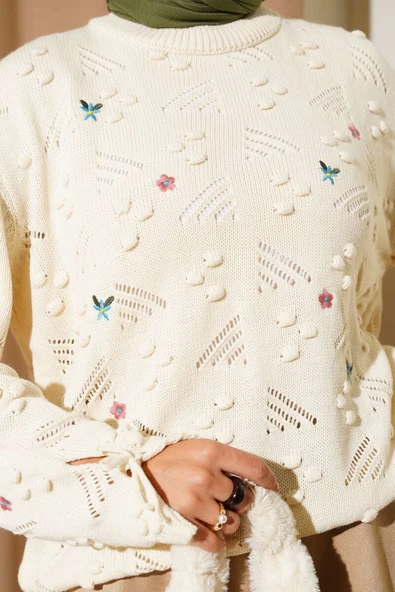 Kol Bağcıklı Çiçek Nakışlı Triko Kazak Bej - Resim 4