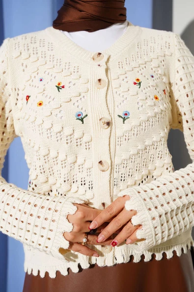 Mini Çiçek Nakışlı Kısa Triko Hırka Bej - Resim 4