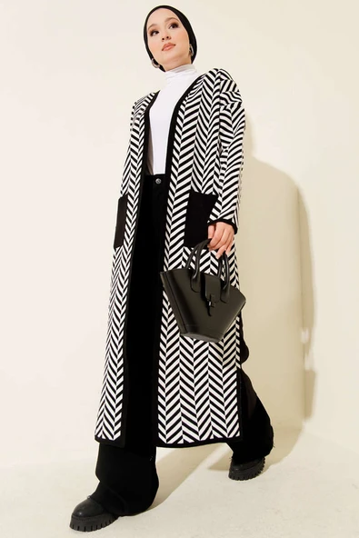 Zikzak Çizgili Desenli Uzun Triko Hırka Siyah ürün görseli