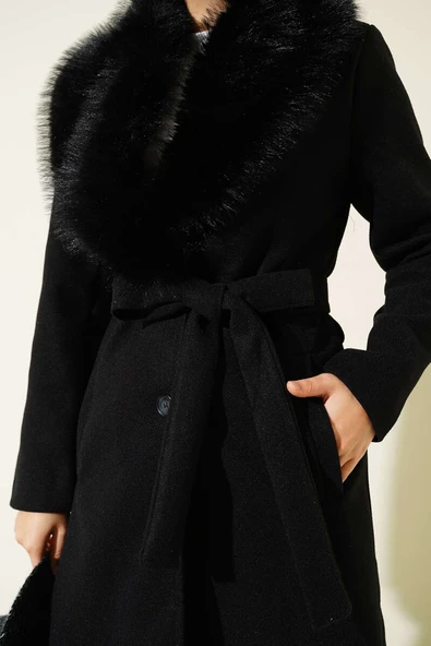 Yaka Kürk Detaylı Kaşe Kaban Siyah - Resim 4