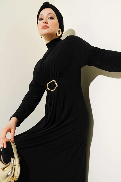 Metal Tokalı Büzgülü Elbise Siyah - Resim 2