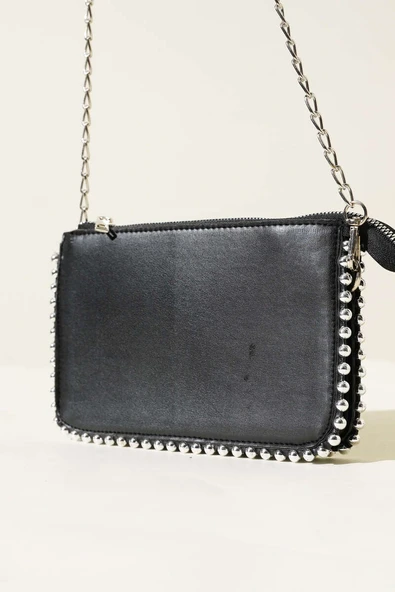 Zımbalı Zincir Askılı Çanta Siyah ürün görseli