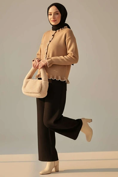 Fırfırlı İnci Düğmeli Triko Hırka Latte - Resim 2
