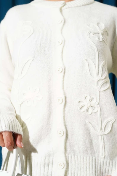 Çiçek İşlemeli Kısa Triko Hırka Ekru - Resim 4