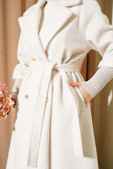 Kol Ribanalı Kuşaklı Tay Tüyü Kaban Krem - Resim 4