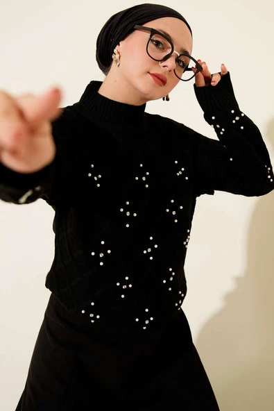 Dik Yaka Taşlı Triko Kazak Siyah ürün görseli