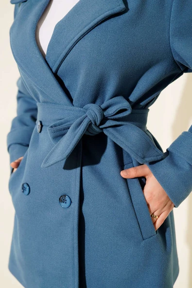 Kuşaklı Kruvaze Yaka Kısa Kaşe Kaban Mavi - Resim 4