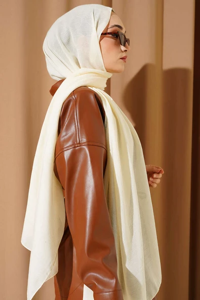 Desenli Monogram Şal Krem - Resim 3