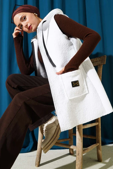 Kapüşonlu Buklet Yelek Beyaz ürün görseli