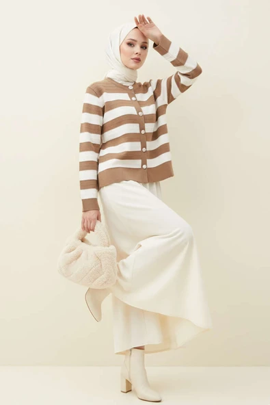 Gold Düğmeli Triko Kısa Hırka Vizon - Resim 2