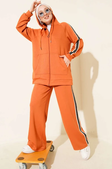 Şerit Detaylı Kapüşonlu İkili Takım Oranj ürün görseli 1