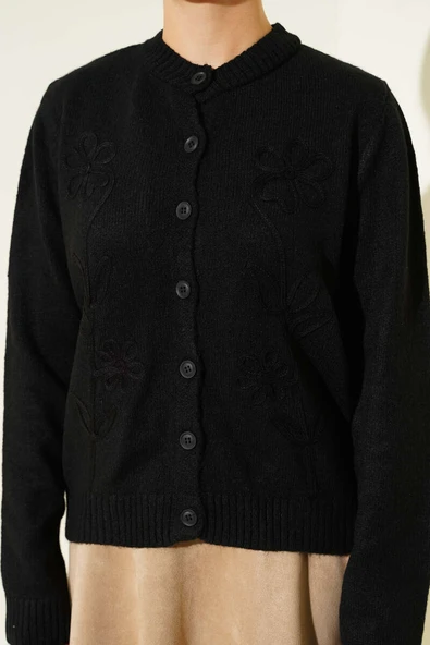 Çiçek İşlemeli Kısa Triko Hırka Siyah - Resim 4