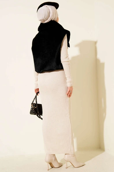 Fermuarlı Yaka Kürklü Kısa Yelek Siyah - Resim 3