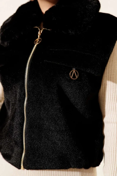 Fermuarlı Yaka Kürklü Kısa Yelek Siyah - Resim 4