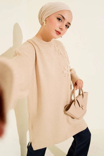 Çiçek Detaylı Yumoş Triko Tunik Latte ürün görseli 1