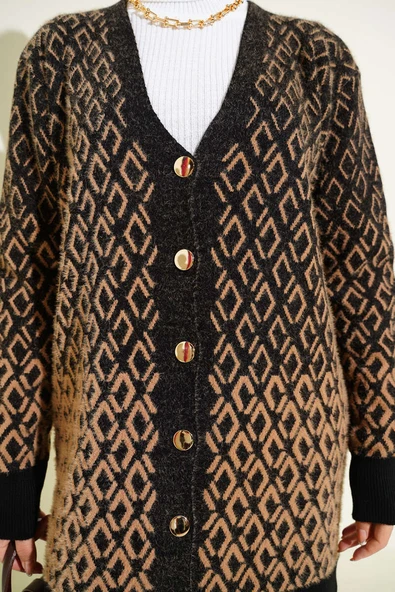 Baklava Desen Sakallı Düğmeli Triko Hırka Siyah Camel - Resim 4