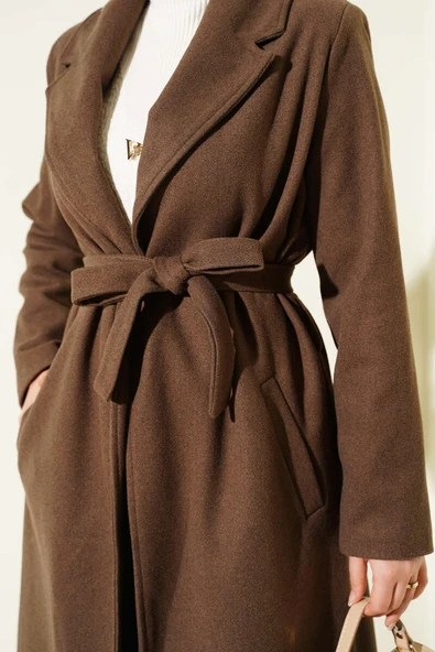 Kruvaze Yaka Kuşaklı Astarlı Kaban Kahve - Resim 4