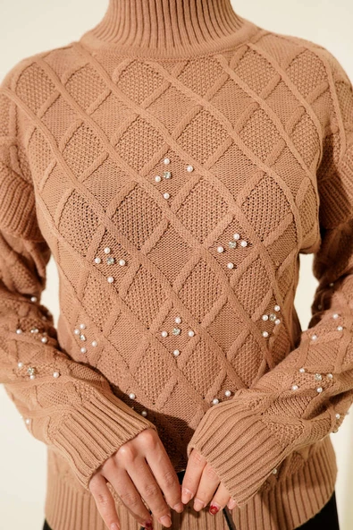 Dik Yaka Taşlı Triko Kazak Latte - Resim 4