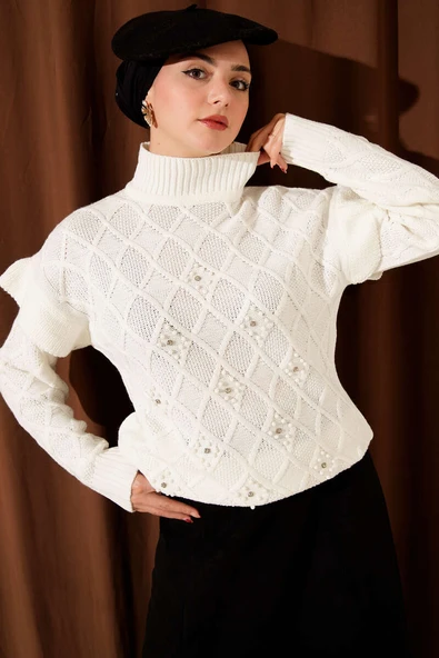 Dik Yaka Taşlı Triko Kazak Ekru ürün görseli 1