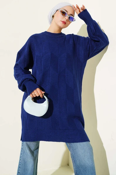 Bisiklet Yaka Yumoş Yan Yırtmaçlı Triko Tunik Lacivert ürün görseli 1