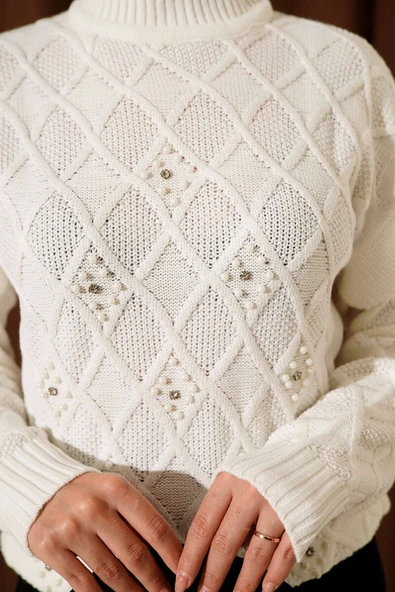 Dik Yaka Taşlı Triko Kazak Ekru - Resim 4