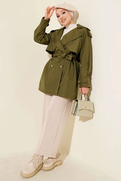 Pelerinli Dört Düğmeli Kısa Trençkot Haki - Resim 2