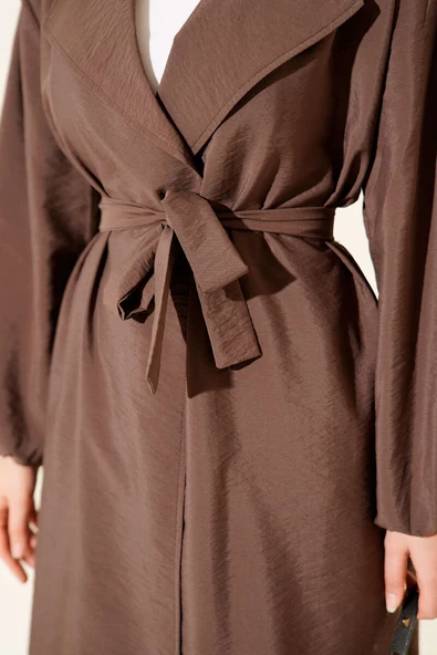 Kruvaze Yaka Balon Kol Kuşaklı Trençkot Kahve - Resim 4