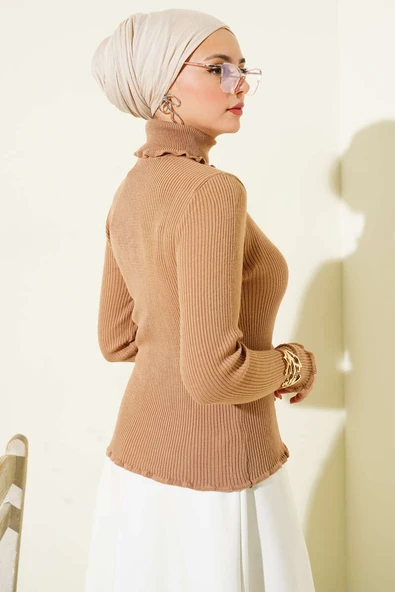 Balıkçı Yaka Fırfırlı Triko Kazak Latte - Resim 3