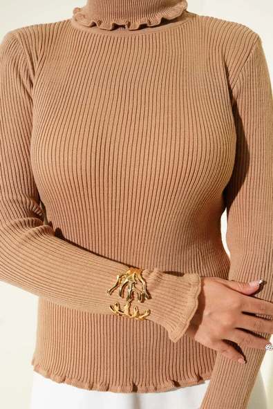 Balıkçı Yaka Fırfırlı Triko Kazak Latte - Resim 4