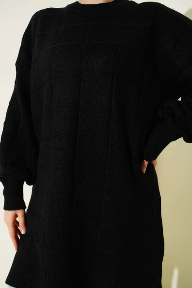 Kare Desenli Yumoş Triko Tunik Siyah - Resim 4