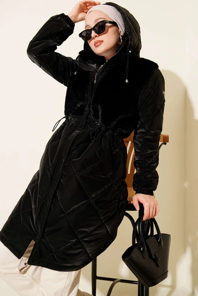 Kürk Detaylı Kapüşonlu Kapitone Mont Siyah ürün görseli 1