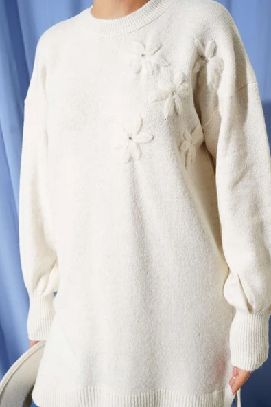 Yaka Çiçekli Yumoş Triko Tunik Ekru - Resim 4