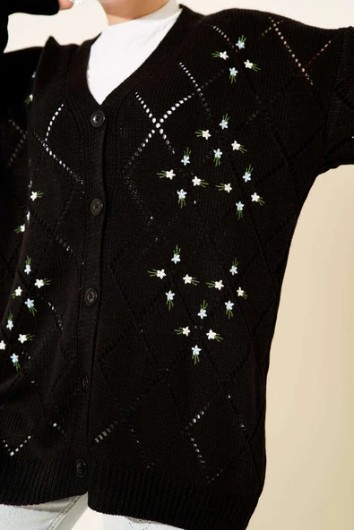 Çiçekli Baklava Desenli Triko Hırka Siyah - Resim 4