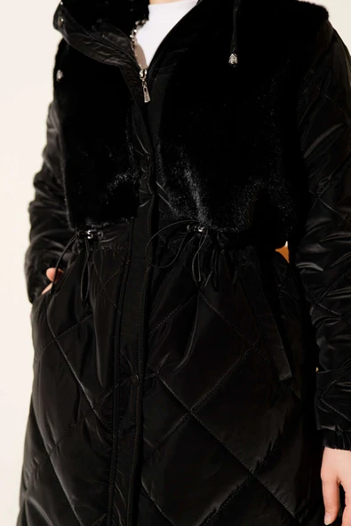 Kürk Detaylı Kapüşonlu Kapitone Mont Siyah - Resim 4