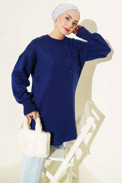 Yaka Çiçekli Yumoş Triko Tunik Lacivert ürün görseli