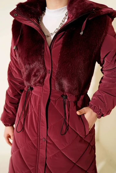 Kürk Detaylı Kapüşonlu Kapitone Mont Bordo - Resim 4