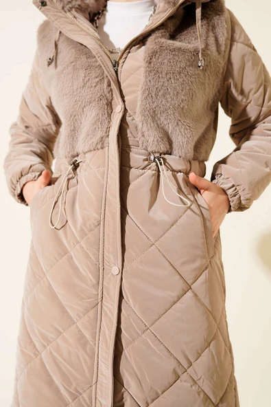 Kürk Detaylı Kapüşonlu Kapitone Mont Bej - Resim 4