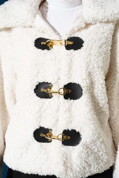 Kilit Detaylı Kısa Kuzu Ceket Ekru - Resim 4