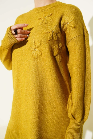 Yaka Çiçekli Yumoş Triko Tunik Yağ Yeşili - Resim 4