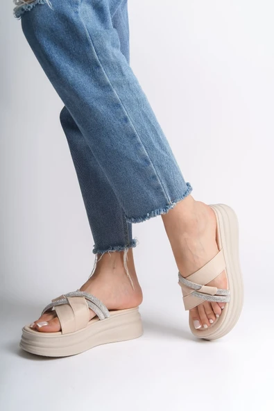 RUBY Düz Topuklu Taşlı Çapraz Şeritli Kalın ve Ortopedik Taban Kadın Terlik  CKT - Krem - Resim 3