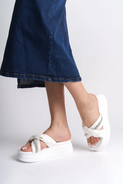 CLARA Düz Topuklu Kurdele Desenli Taşlı Kalın ve Ortopedik Taban Kadın Terlik  CBT - Beyaz - Resim 3