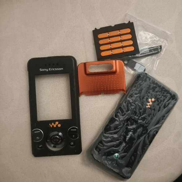 Sony Ericsson W580 Telefon Kasası ürün görseli
