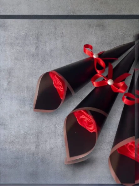 TEK KIRMIZI GÜL SEVGİ VE ZERAFETİN SİMGESİ ürün görseli