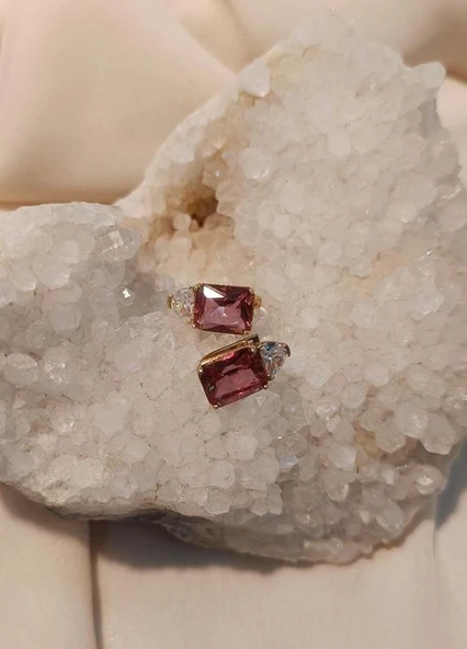 Küpe Zultanit Dikdörtgen 925 Ayar Gümüş Renk Değiştiren Altın Renk Sultanit Küpe ürün görseli