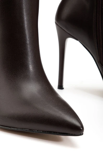 Kahve Cilt Fermuarlı Lastikli İnce Yüksek Topuklu Kadın Çizme - Resim 4