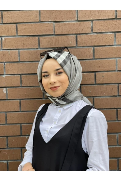 Gri Burberry Ekose Şal ürün görseli