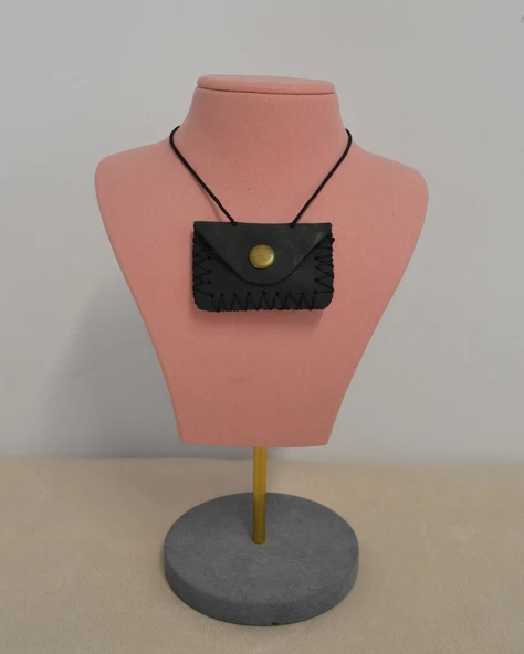 Deri Kaplı Büyük Kare Cevşen – Boyuna Asılabilir Siyah İpli, Özel Deri Çantalı Manevi Dua Kitabı - Resim 3