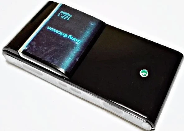 Sony Ericsson Satio U1 Telefon Kasası ürün görseli