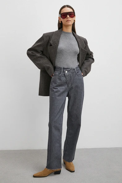 Çapraz Fermuarlı Kesik Paça Düğmeli Jean Füme ürün görseli 1